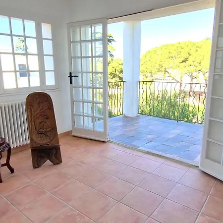 St-clair Villa, Piscine & Pinede וילה