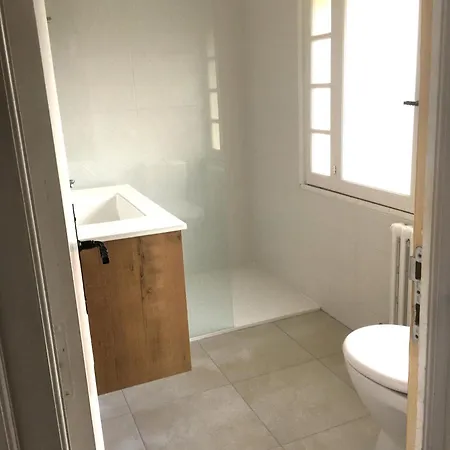 St-clair Villa, Piscine & Pinede וילה