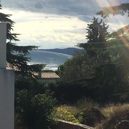 St-clair Villa, Piscine & Pinede וילה