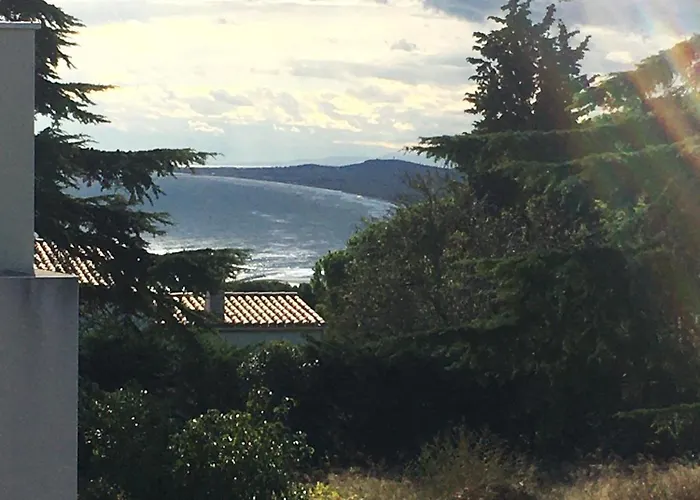 St-clair Villa, Piscine & Pinede Willa